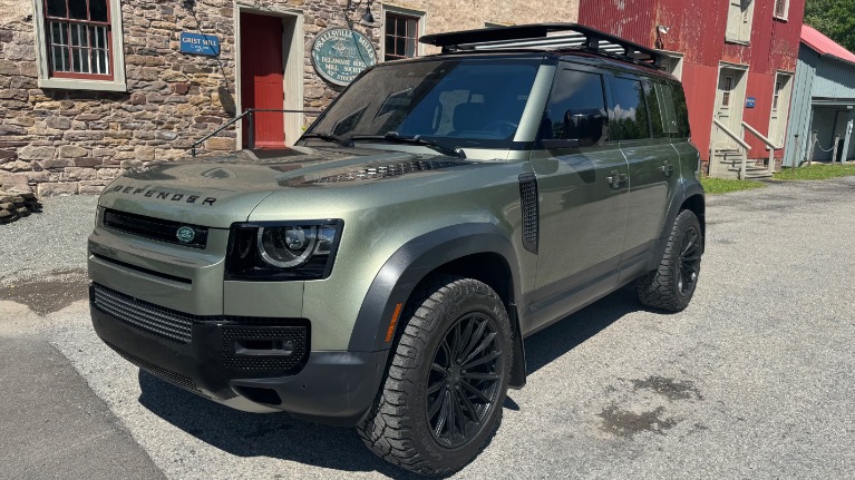 2020 Land Rover Defender SE's photo